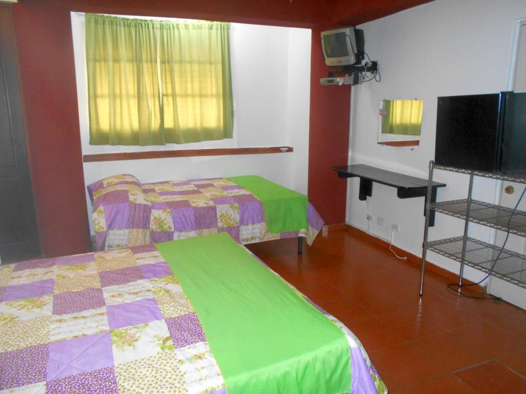 Hostal Condo-Parque Santo Domingo Bagian luar foto
