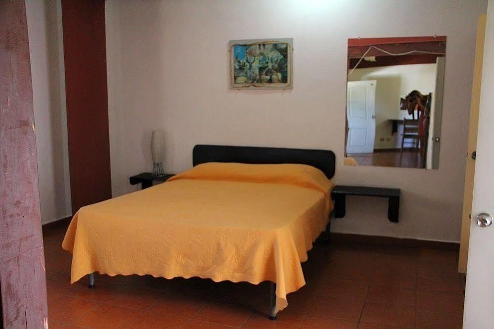 Hostal Condo-Parque Santo Domingo Bagian luar foto