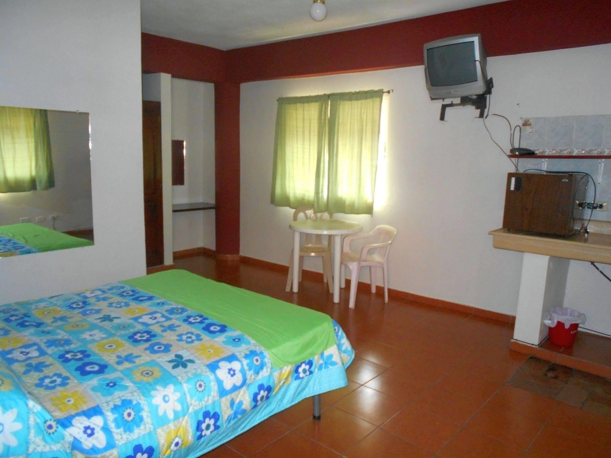 Hostal Condo-Parque Santo Domingo Bagian luar foto