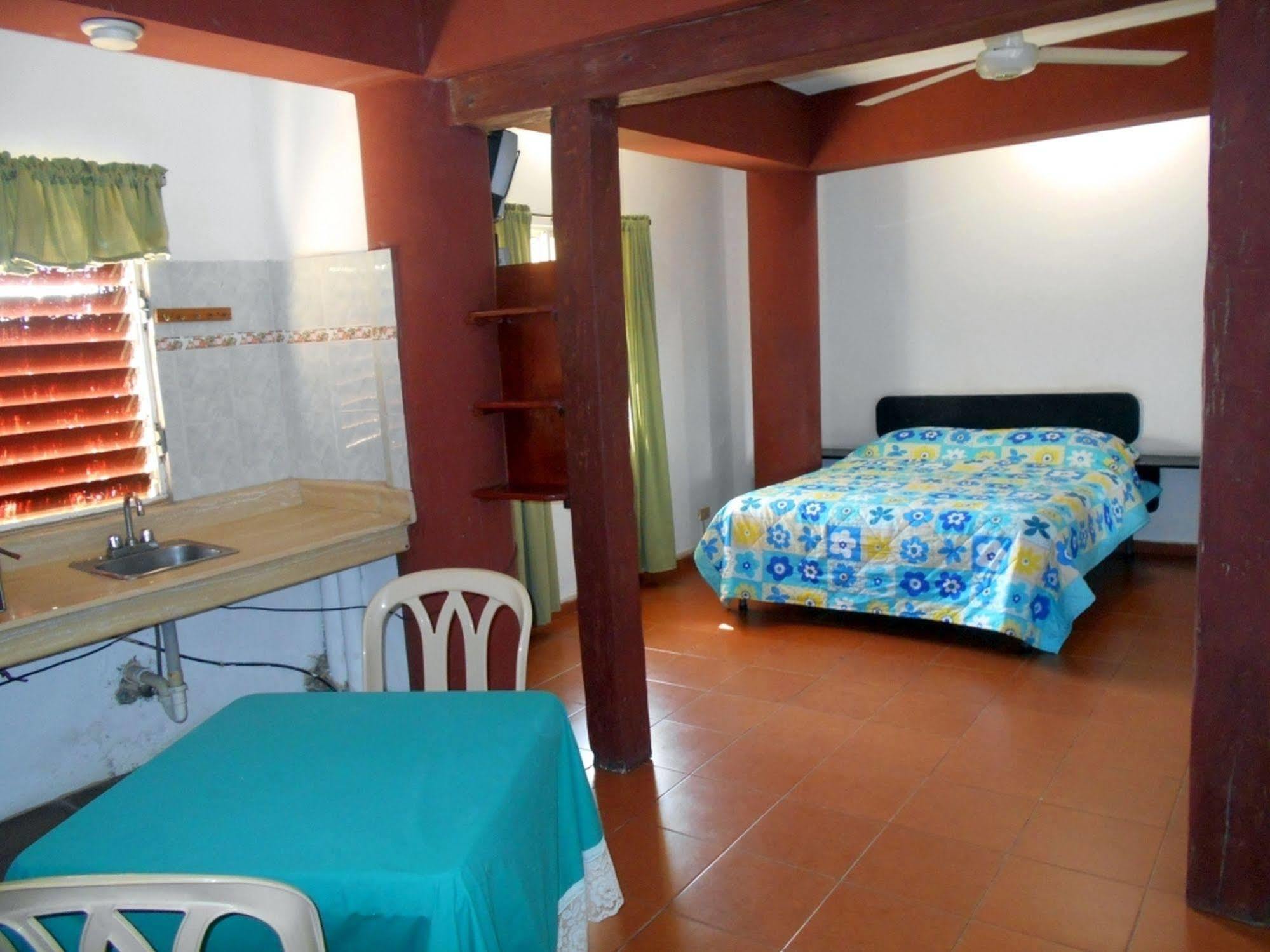 Hostal Condo-Parque Santo Domingo Bagian luar foto