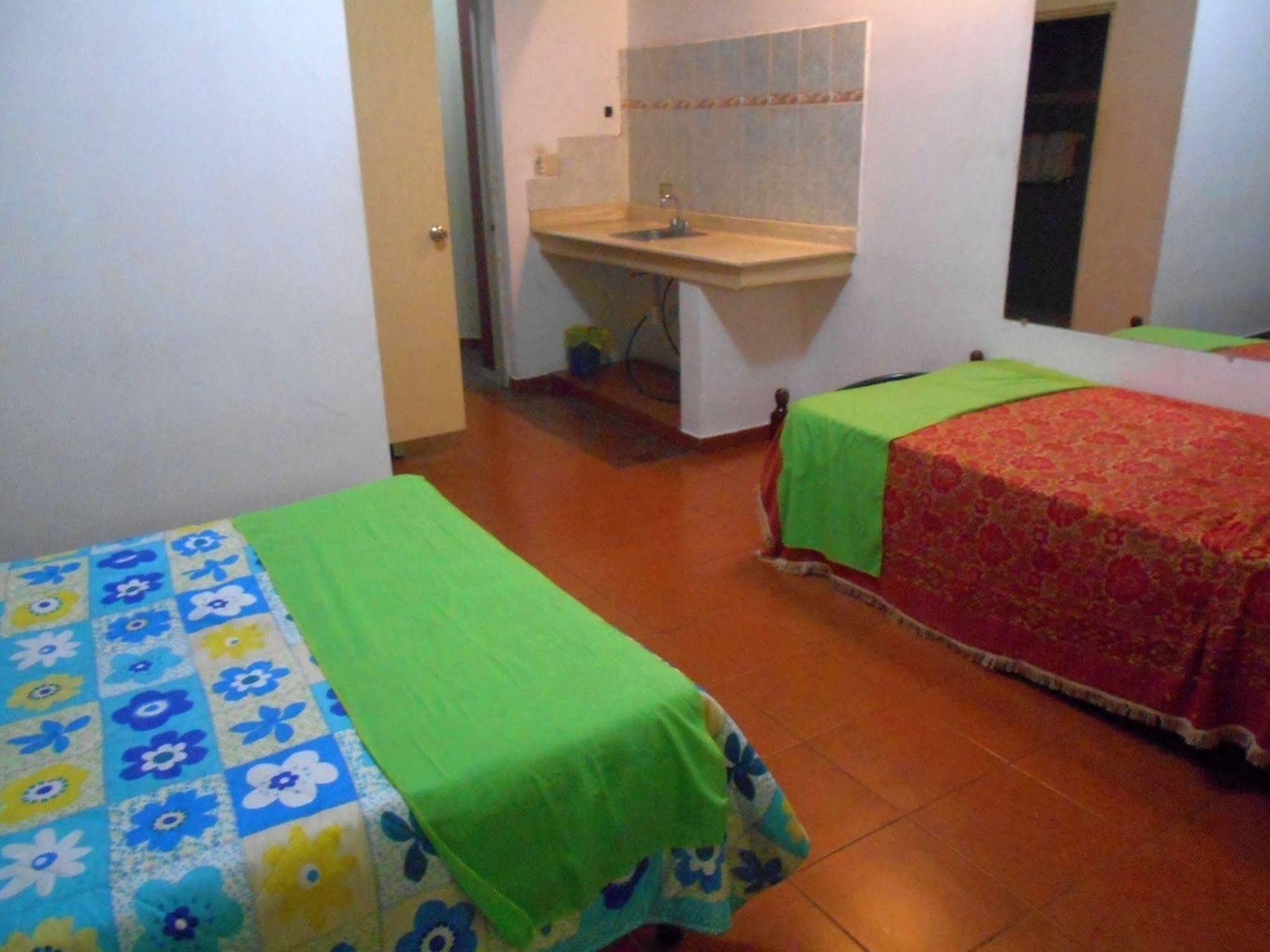 Hostal Condo-Parque Santo Domingo Bagian luar foto