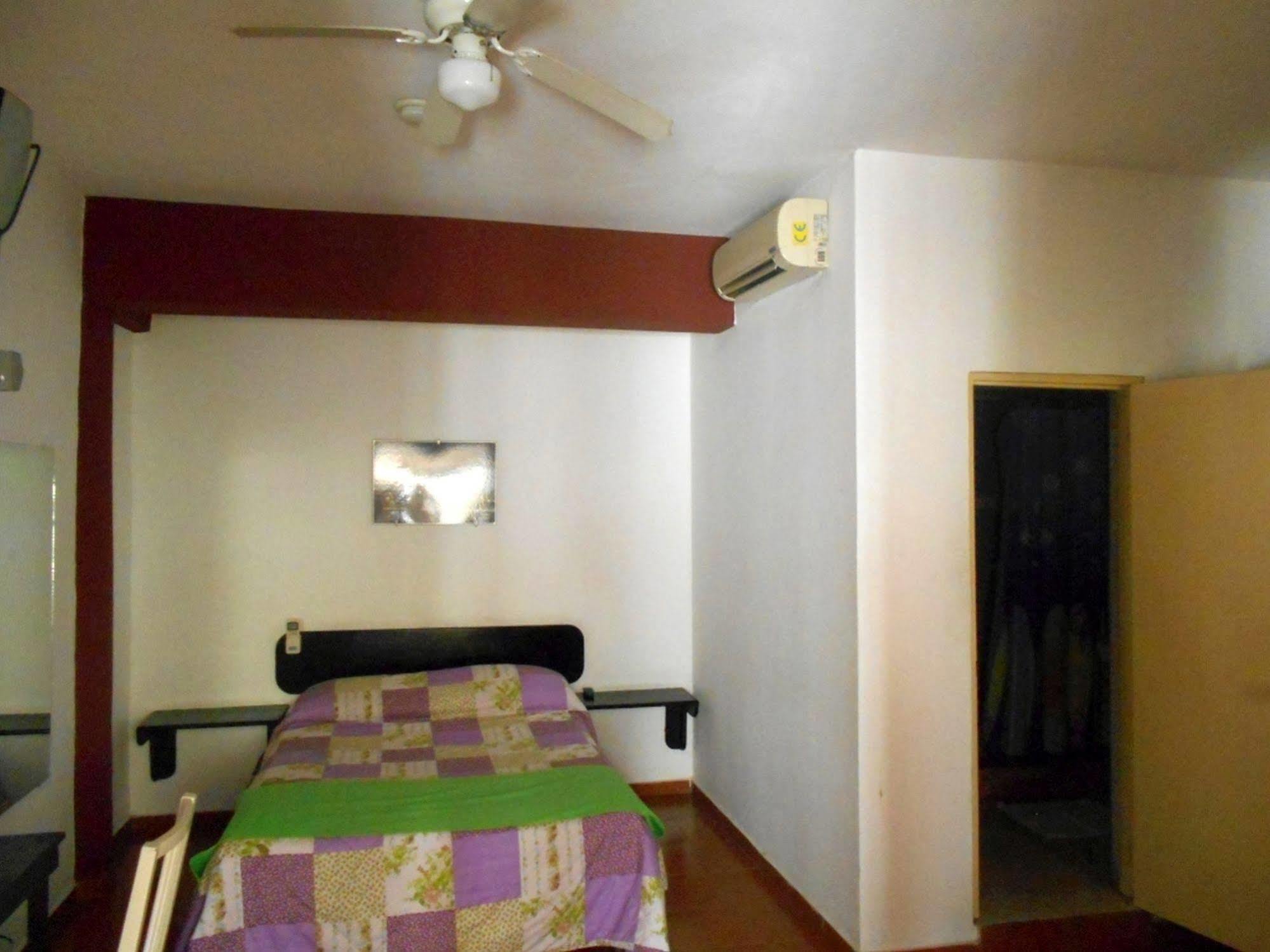 Hostal Condo-Parque Santo Domingo Bagian luar foto