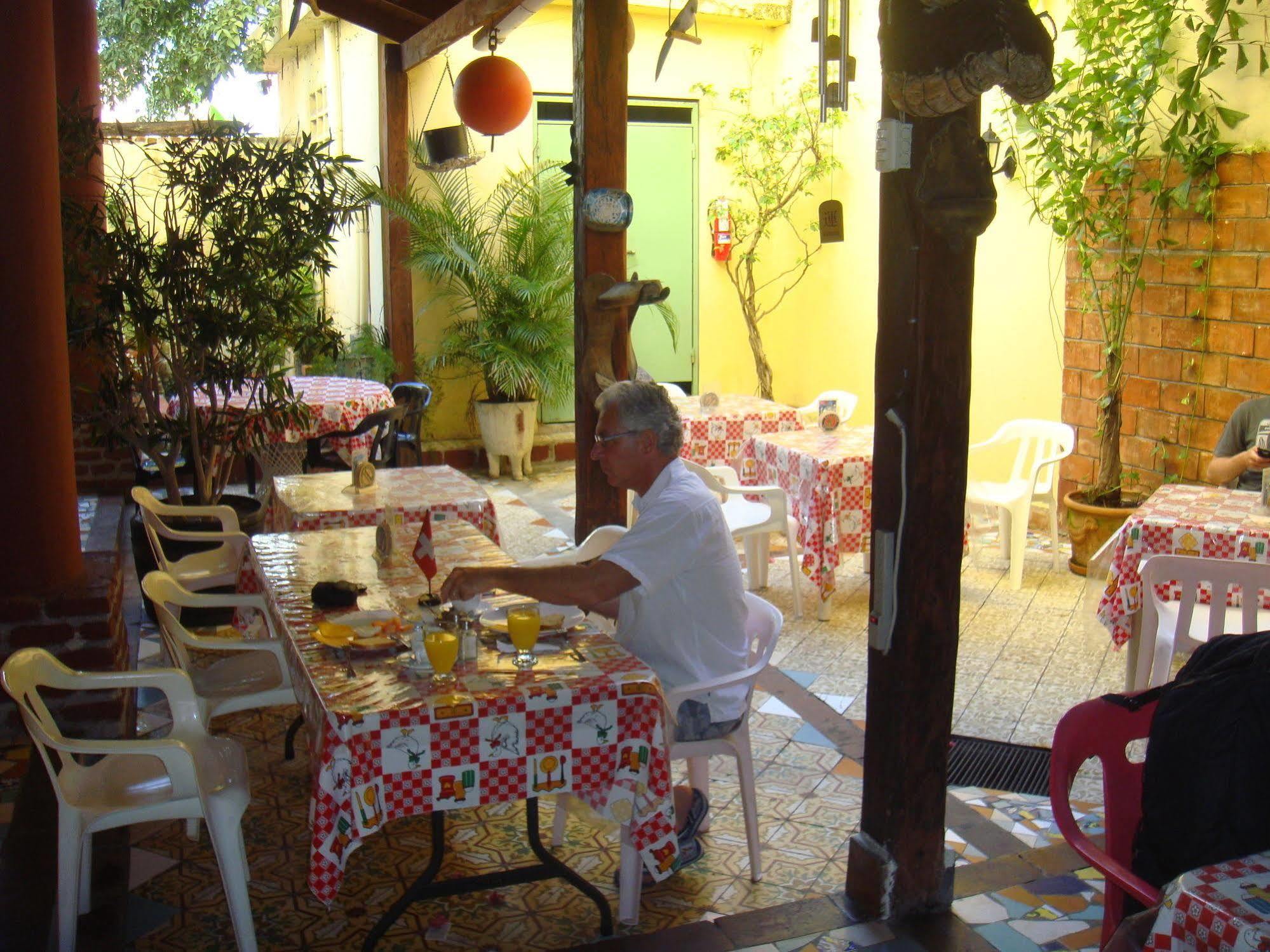 Hostal Condo-Parque Santo Domingo Bagian luar foto