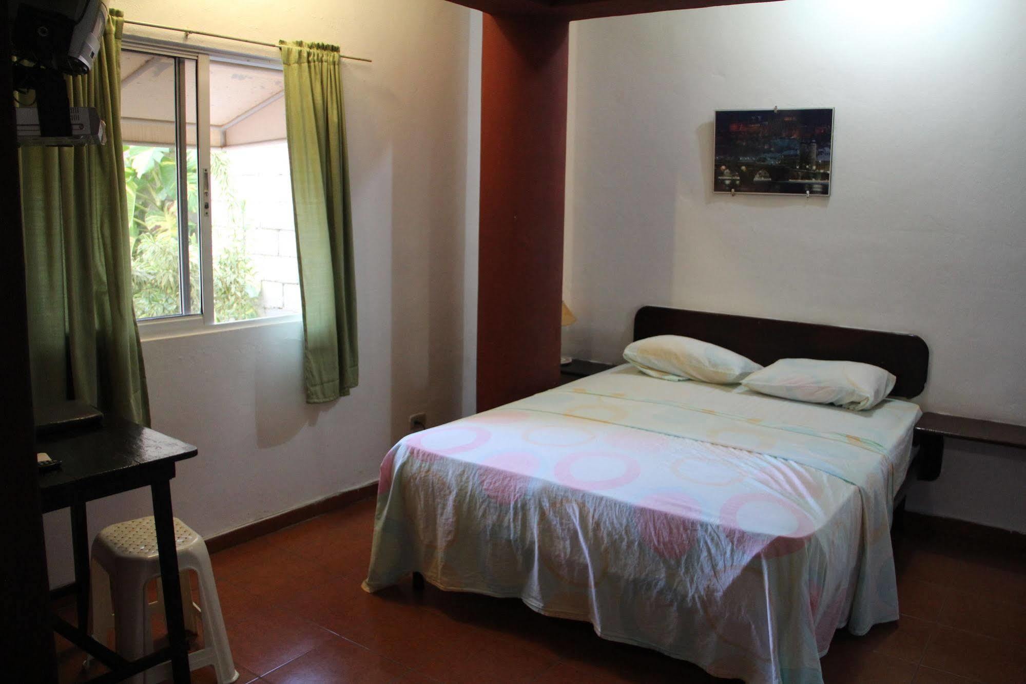 Hostal Condo-Parque Santo Domingo Bagian luar foto