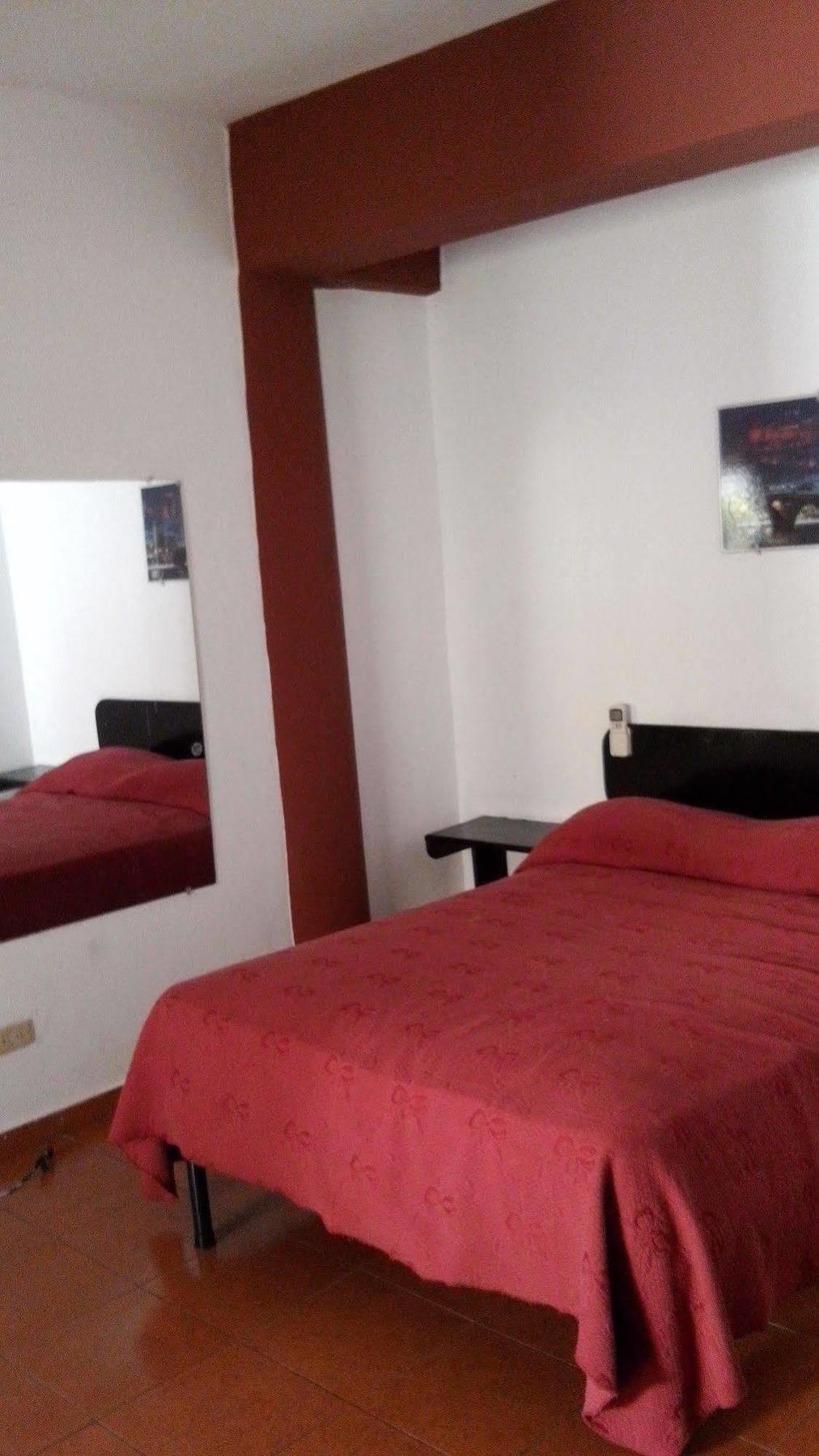 Hostal Condo-Parque Santo Domingo Bagian luar foto